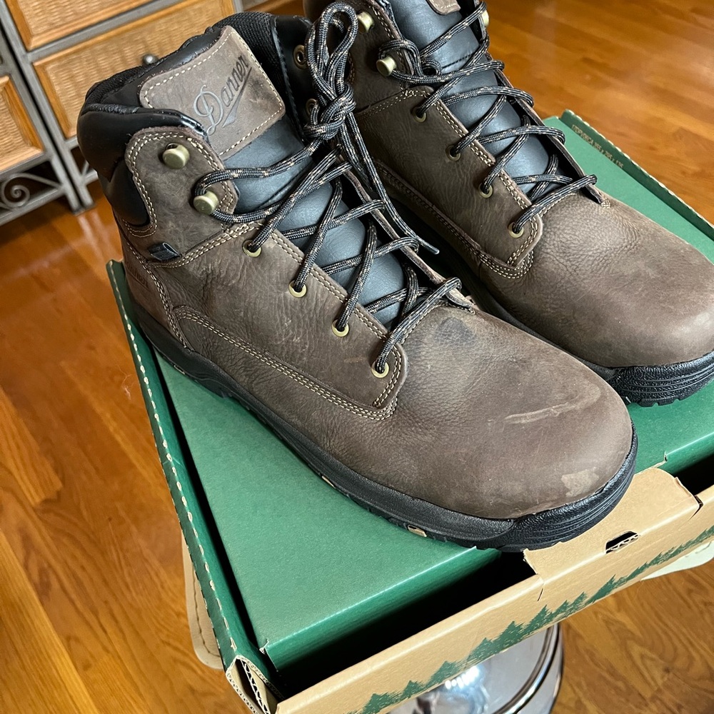 Danned Steele Toed Boots brand new size 10.5